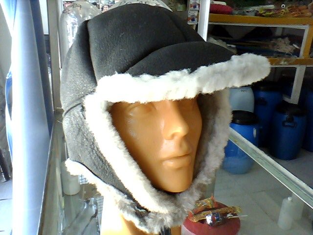 gorro del chavo en terminado repelente negro pelo gris.