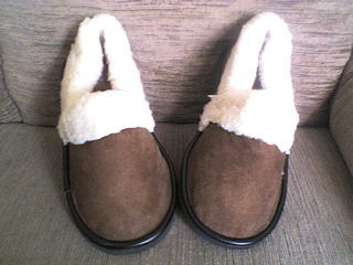PANTUFLAS DE BORREGO TERM. GAMUSA CON TALÓN.