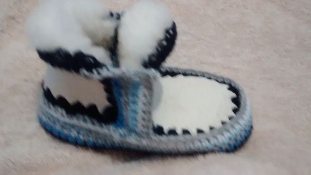 PANTUFLA TEJIDA COLOR AZUL
