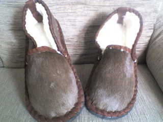 PANTUFLAS DE BECERRO/BORREGO CON TALÓN.
