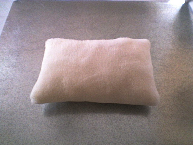 ALMOHADA ZALEA DE BORREEGO CON RELLENO DE LANA NATURAL